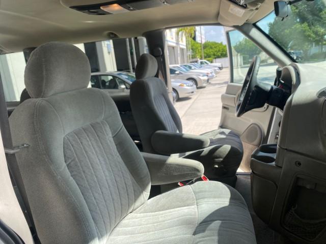 2005 Summit White /Medium Gray Chevrolet Astro Passenger LT LOW MILES 67,376 1 OWNER (1GNDM19X05B) with an 4.3L Vortec 4300 V6 MFI Engine engine, Automatic transmission, located at 4701 North Dixie Hwy, Pompano Beach, FL, 33064, (954) 422-2889, 26.240938, -80.123474 - OUR WEBPAGE FLORIDACARS1.COM HAS OVER 100 PHOTOS AND FREE CARFAX LINK 2005 Chevrolet Astro LT 1 OWNER Van 4.3L V6 F Gasoline 21 MPG Rear Wheel Drive Features ABS Brakes Air Conditioning Alloy Wheels AM/FM Stereo Automatic Transmission Barn Doors Cassette Player CD Audio Cloth Seats Cruise Control Fu- Photo#12