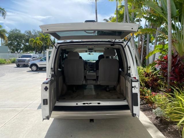 2005 Summit White /Medium Gray Chevrolet Astro Passenger LT LOW MILES 67,376 1 OWNER (1GNDM19X05B) with an 4.3L Vortec 4300 V6 MFI Engine engine, Automatic transmission, located at 4701 North Dixie Hwy, Pompano Beach, FL, 33064, (954) 422-2889, 26.240938, -80.123474 - OUR WEBPAGE FLORIDACARS1.COM HAS OVER 100 PHOTOS AND FREE CARFAX LINK 2005 Chevrolet Astro LT 1 OWNER Van 4.3L V6 F Gasoline 21 MPG Rear Wheel Drive Features ABS Brakes Air Conditioning Alloy Wheels AM/FM Stereo Automatic Transmission Barn Doors Cassette Player CD Audio Cloth Seats Cruise Control Fu- Photo#15