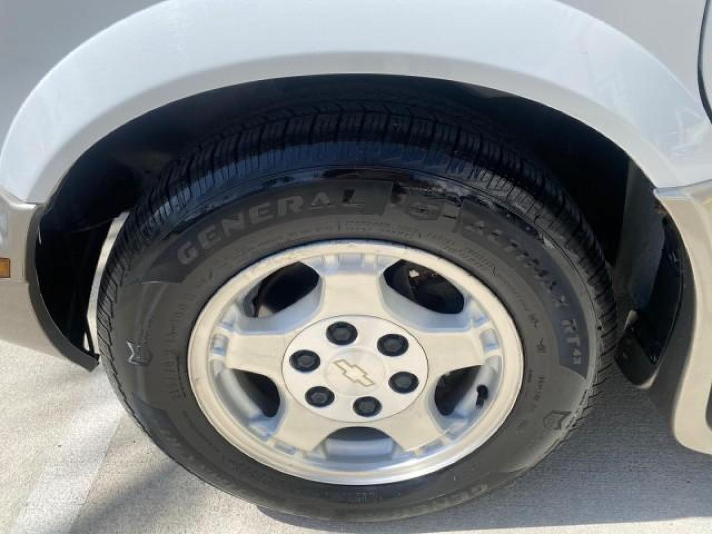 2005 Summit White /Medium Gray Chevrolet Astro Passenger LT LOW MILES 67,376 1 OWNER (1GNDM19X05B) with an 4.3L Vortec 4300 V6 MFI Engine engine, Automatic transmission, located at 4701 North Dixie Hwy, Pompano Beach, FL, 33064, (954) 422-2889, 26.240938, -80.123474 - OUR WEBPAGE FLORIDACARS1.COM HAS OVER 100 PHOTOS AND FREE CARFAX LINK 2005 Chevrolet Astro LT 1 OWNER Van 4.3L V6 F Gasoline 21 MPG Rear Wheel Drive Features ABS Brakes Air Conditioning Alloy Wheels AM/FM Stereo Automatic Transmission Barn Doors Cassette Player CD Audio Cloth Seats Cruise Control Fu- Photo#19