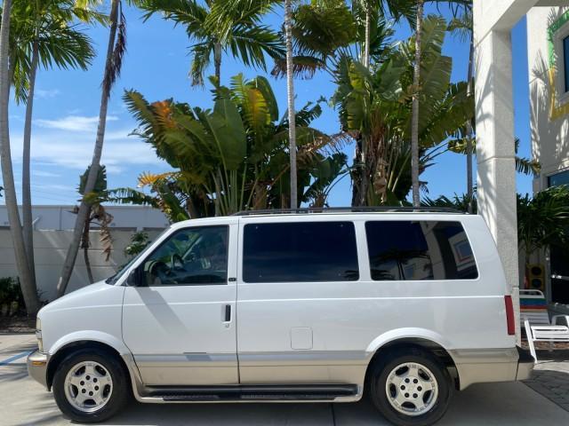2005 Summit White /Medium Gray Chevrolet Astro Passenger LT LOW MILES 67,376 1 OWNER (1GNDM19X05B) with an 4.3L Vortec 4300 V6 MFI Engine engine, Automatic transmission, located at 4701 North Dixie Hwy, Pompano Beach, FL, 33064, (954) 422-2889, 26.240938, -80.123474 - OUR WEBPAGE FLORIDACARS1.COM HAS OVER 100 PHOTOS AND FREE CARFAX LINK 2005 Chevrolet Astro LT 1 OWNER Van 4.3L V6 F Gasoline 21 MPG Rear Wheel Drive Features ABS Brakes Air Conditioning Alloy Wheels AM/FM Stereo Automatic Transmission Barn Doors Cassette Player CD Audio Cloth Seats Cruise Control Fu- Photo#31