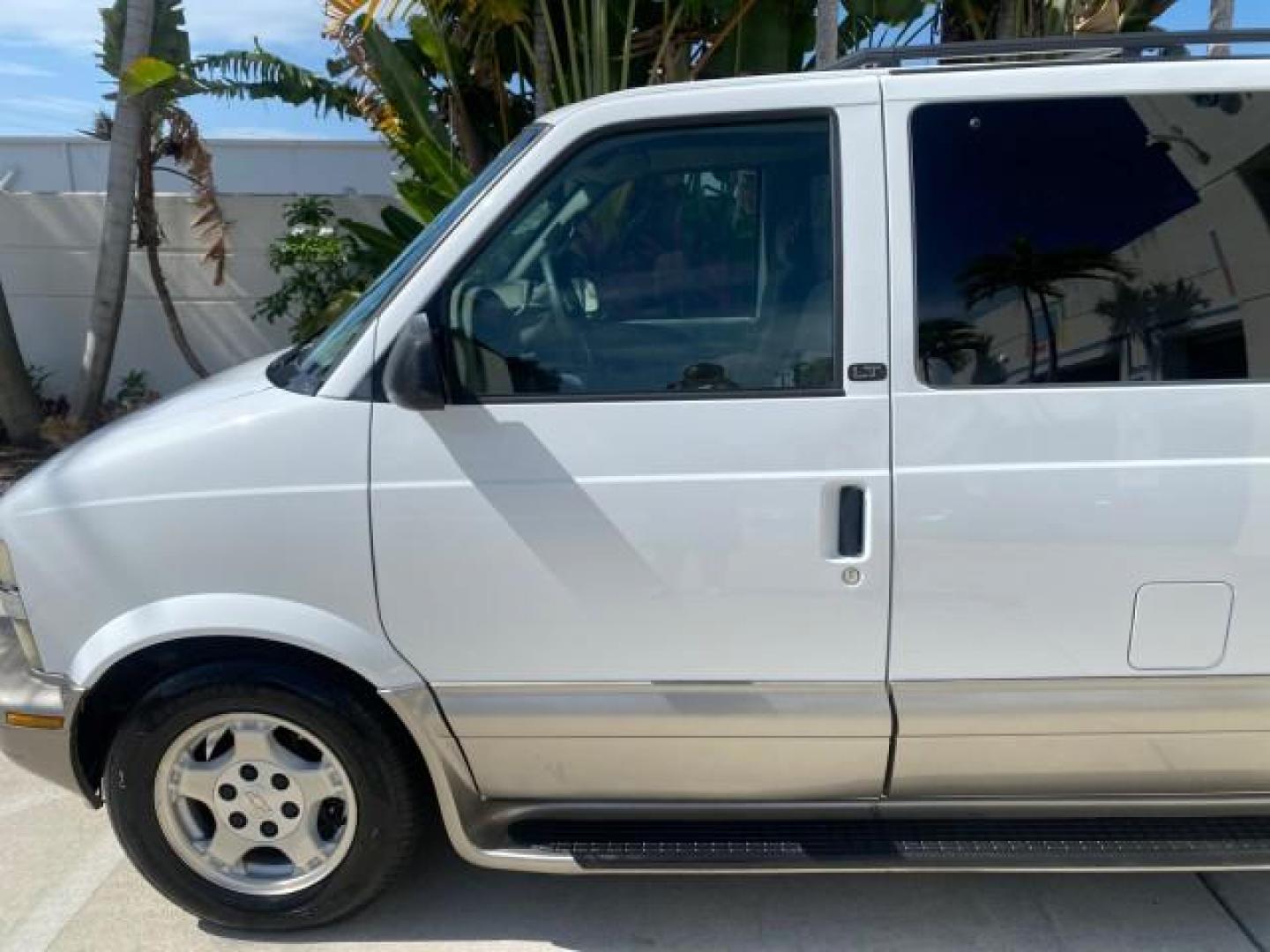 2005 Summit White /Medium Gray Chevrolet Astro Passenger LT LOW MILES 67,376 1 OWNER (1GNDM19X05B) with an 4.3L Vortec 4300 V6 MFI Engine engine, Automatic transmission, located at 4701 North Dixie Hwy, Pompano Beach, FL, 33064, (954) 422-2889, 26.240938, -80.123474 - OUR WEBPAGE FLORIDACARS1.COM HAS OVER 100 PHOTOS AND FREE CARFAX LINK 2005 Chevrolet Astro LT 1 OWNER Van 4.3L V6 F Gasoline 21 MPG Rear Wheel Drive Features ABS Brakes Air Conditioning Alloy Wheels AM/FM Stereo Automatic Transmission Barn Doors Cassette Player CD Audio Cloth Seats Cruise Control Fu- Photo#37