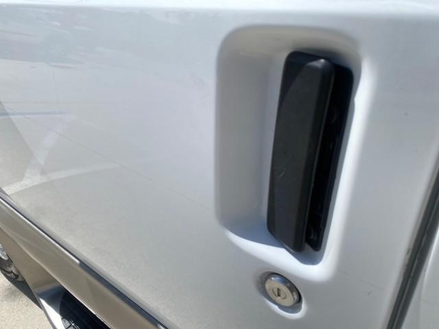 2005 Summit White /Medium Gray Chevrolet Astro Passenger LT LOW MILES 67,376 1 OWNER (1GNDM19X05B) with an 4.3L Vortec 4300 V6 MFI Engine engine, Automatic transmission, located at 4701 North Dixie Hwy, Pompano Beach, FL, 33064, (954) 422-2889, 26.240938, -80.123474 - OUR WEBPAGE FLORIDACARS1.COM HAS OVER 100 PHOTOS AND FREE CARFAX LINK 2005 Chevrolet Astro LT 1 OWNER Van 4.3L V6 F Gasoline 21 MPG Rear Wheel Drive Features ABS Brakes Air Conditioning Alloy Wheels AM/FM Stereo Automatic Transmission Barn Doors Cassette Player CD Audio Cloth Seats Cruise Control Fu- Photo#38