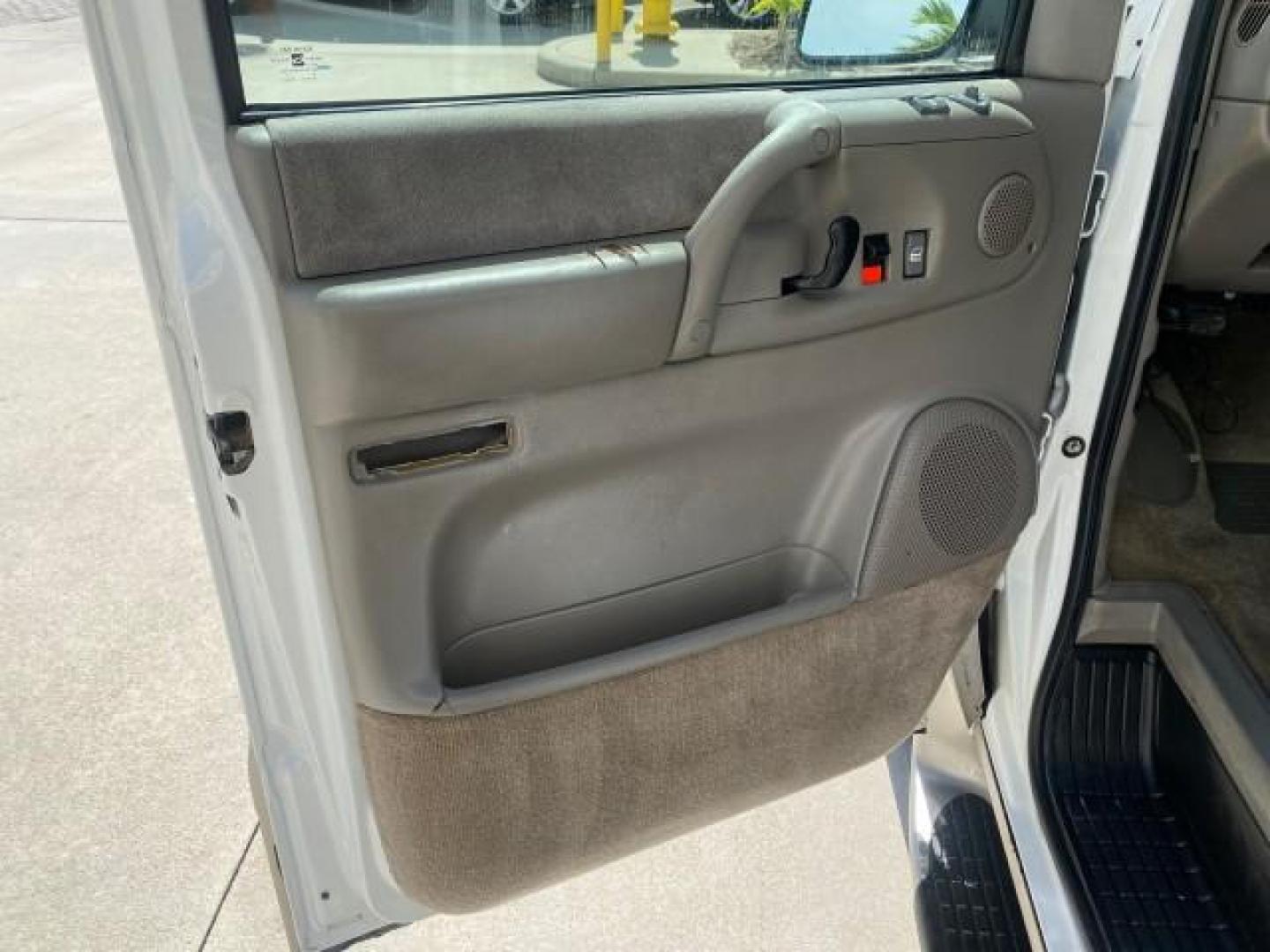 2005 Summit White /Medium Gray Chevrolet Astro Passenger LT LOW MILES 67,376 1 OWNER (1GNDM19X05B) with an 4.3L Vortec 4300 V6 MFI Engine engine, Automatic transmission, located at 4701 North Dixie Hwy, Pompano Beach, FL, 33064, (954) 422-2889, 26.240938, -80.123474 - OUR WEBPAGE FLORIDACARS1.COM HAS OVER 100 PHOTOS AND FREE CARFAX LINK 2005 Chevrolet Astro LT 1 OWNER Van 4.3L V6 F Gasoline 21 MPG Rear Wheel Drive Features ABS Brakes Air Conditioning Alloy Wheels AM/FM Stereo Automatic Transmission Barn Doors Cassette Player CD Audio Cloth Seats Cruise Control Fu- Photo#43
