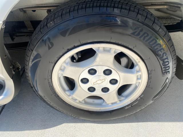 2005 Summit White /Medium Gray Chevrolet Astro Passenger LT LOW MILES 67,376 1 OWNER (1GNDM19X05B) with an 4.3L Vortec 4300 V6 MFI Engine engine, Automatic transmission, located at 4701 North Dixie Hwy, Pompano Beach, FL, 33064, (954) 422-2889, 26.240938, -80.123474 - OUR WEBPAGE FLORIDACARS1.COM HAS OVER 100 PHOTOS AND FREE CARFAX LINK 2005 Chevrolet Astro LT 1 OWNER Van 4.3L V6 F Gasoline 21 MPG Rear Wheel Drive Features ABS Brakes Air Conditioning Alloy Wheels AM/FM Stereo Automatic Transmission Barn Doors Cassette Player CD Audio Cloth Seats Cruise Control Fu- Photo#75