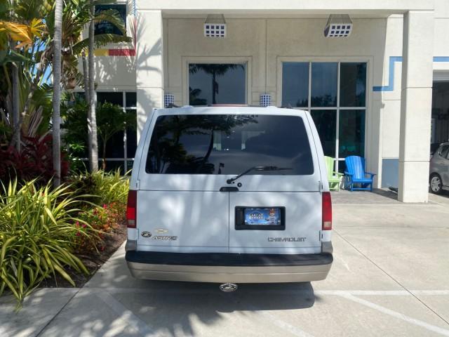 2005 Summit White /Medium Gray Chevrolet Astro Passenger LT LOW MILES 67,376 1 OWNER (1GNDM19X05B) with an 4.3L Vortec 4300 V6 MFI Engine engine, Automatic transmission, located at 4701 North Dixie Hwy, Pompano Beach, FL, 33064, (954) 422-2889, 26.240938, -80.123474 - OUR WEBPAGE FLORIDACARS1.COM HAS OVER 100 PHOTOS AND FREE CARFAX LINK 2005 Chevrolet Astro LT 1 OWNER Van 4.3L V6 F Gasoline 21 MPG Rear Wheel Drive Features ABS Brakes Air Conditioning Alloy Wheels AM/FM Stereo Automatic Transmission Barn Doors Cassette Player CD Audio Cloth Seats Cruise Control Fu- Photo#95