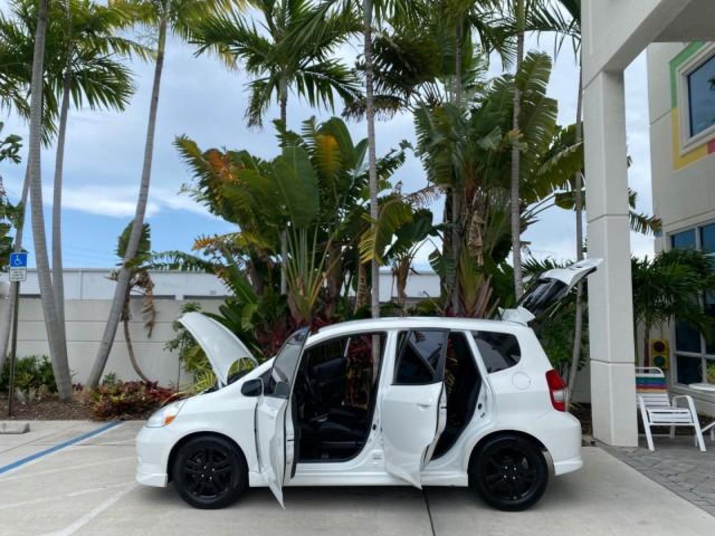 2007 Taffeta White /Black Honda Fit 37 MPG AUTO AC Sport LOW MILES 40,042 (JHMGD38687S) with an 1.5L SOHC PGM-FI 16-Valve VTEC I4 Engine engine, Automatic transmission, located at 4701 North Dixie Hwy, Pompano Beach, FL, 33064, (954) 422-2889, 26.240938, -80.123474 - OUR WEBPAGE FLORIDACARS1.COM HAS OVER 100 PHOTOS AND FREE CARFAX LINK 2007 Honda Fit Sport Hatchback 4 DR 1.5L I4 F SOHC Gasoline 37 MPG Front Wheel Drive Features ABS Brakes Air Conditioning Alloy Wheels AM/FM Stereo Automatic Transmission Auxiliary Audio Input CD Audio Cloth Seats Cruise Control O- Photo#8