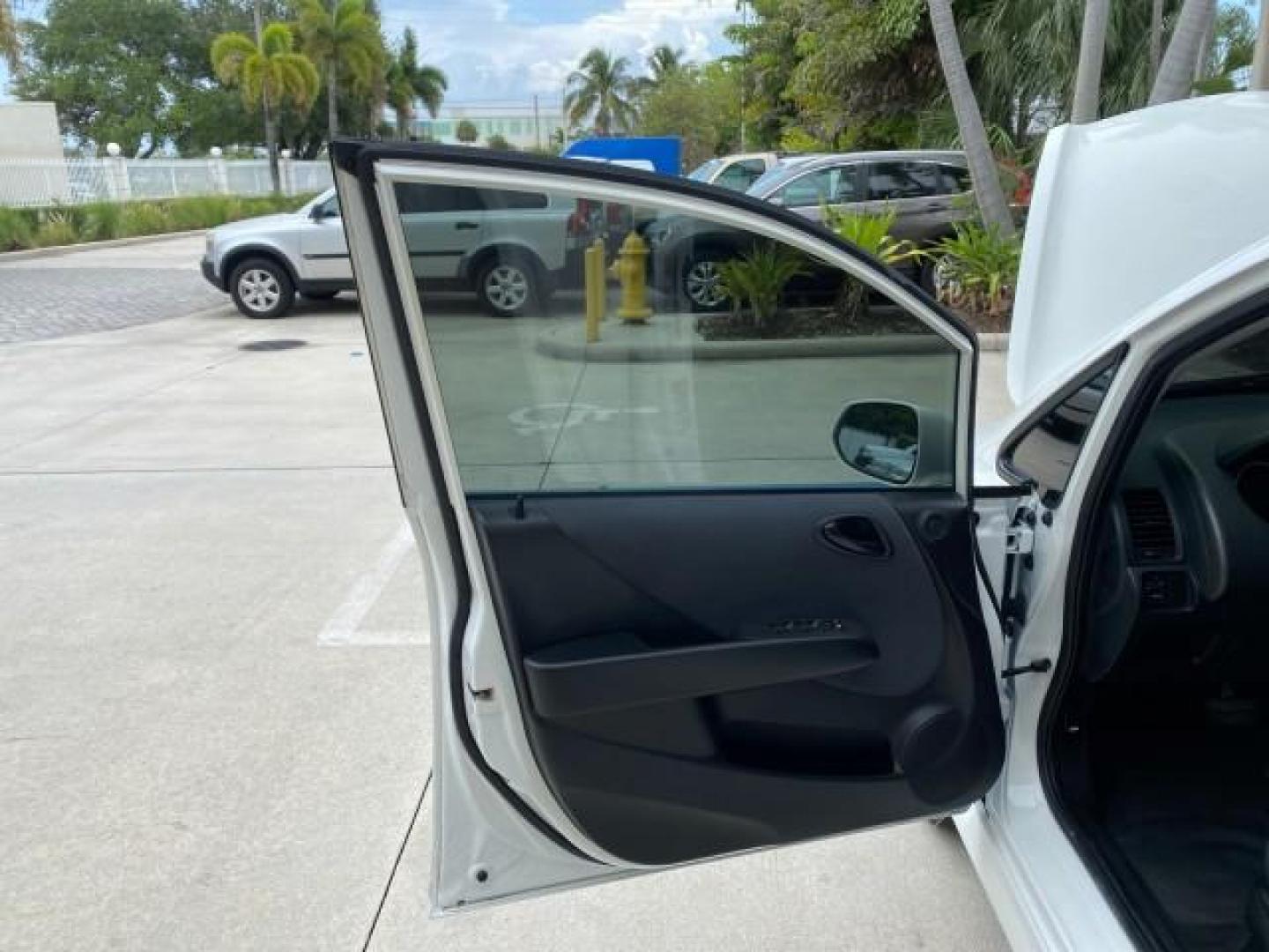 2007 Taffeta White /Black Honda Fit 37 MPG AUTO AC Sport LOW MILES 40,042 (JHMGD38687S) with an 1.5L SOHC PGM-FI 16-Valve VTEC I4 Engine engine, Automatic transmission, located at 4701 North Dixie Hwy, Pompano Beach, FL, 33064, (954) 422-2889, 26.240938, -80.123474 - OUR WEBPAGE FLORIDACARS1.COM HAS OVER 100 PHOTOS AND FREE CARFAX LINK 2007 Honda Fit Sport Hatchback 4 DR 1.5L I4 F SOHC Gasoline 37 MPG Front Wheel Drive Features ABS Brakes Air Conditioning Alloy Wheels AM/FM Stereo Automatic Transmission Auxiliary Audio Input CD Audio Cloth Seats Cruise Control O- Photo#9