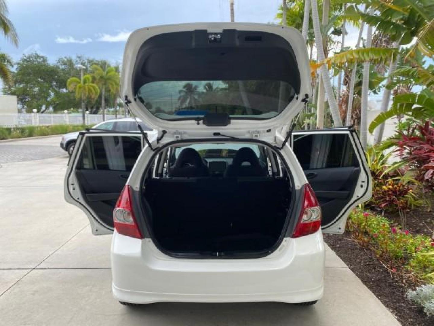 2007 Taffeta White /Black Honda Fit 37 MPG AUTO AC Sport LOW MILES 40,042 (JHMGD38687S) with an 1.5L SOHC PGM-FI 16-Valve VTEC I4 Engine engine, Automatic transmission, located at 4701 North Dixie Hwy, Pompano Beach, FL, 33064, (954) 422-2889, 26.240938, -80.123474 - OUR WEBPAGE FLORIDACARS1.COM HAS OVER 100 PHOTOS AND FREE CARFAX LINK 2007 Honda Fit Sport Hatchback 4 DR 1.5L I4 F SOHC Gasoline 37 MPG Front Wheel Drive Features ABS Brakes Air Conditioning Alloy Wheels AM/FM Stereo Automatic Transmission Auxiliary Audio Input CD Audio Cloth Seats Cruise Control O- Photo#15