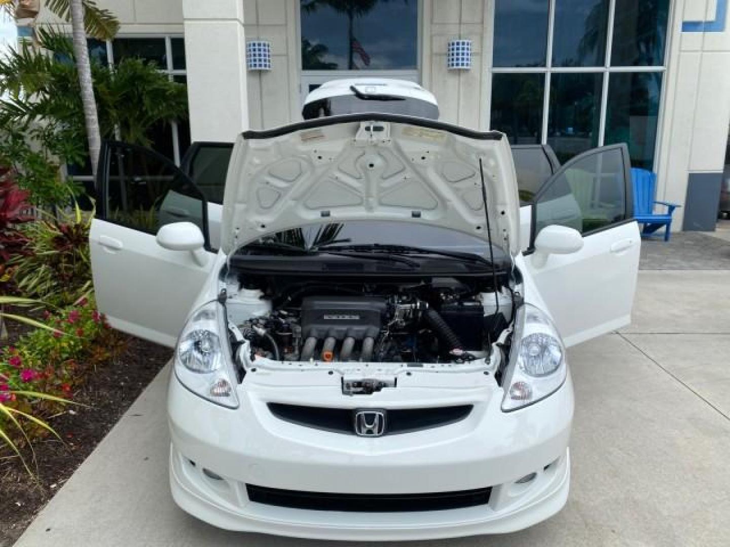 2007 Taffeta White /Black Honda Fit 37 MPG AUTO AC Sport LOW MILES 40,042 (JHMGD38687S) with an 1.5L SOHC PGM-FI 16-Valve VTEC I4 Engine engine, Automatic transmission, located at 4701 North Dixie Hwy, Pompano Beach, FL, 33064, (954) 422-2889, 26.240938, -80.123474 - OUR WEBPAGE FLORIDACARS1.COM HAS OVER 100 PHOTOS AND FREE CARFAX LINK 2007 Honda Fit Sport Hatchback 4 DR 1.5L I4 F SOHC Gasoline 37 MPG Front Wheel Drive Features ABS Brakes Air Conditioning Alloy Wheels AM/FM Stereo Automatic Transmission Auxiliary Audio Input CD Audio Cloth Seats Cruise Control O- Photo#17