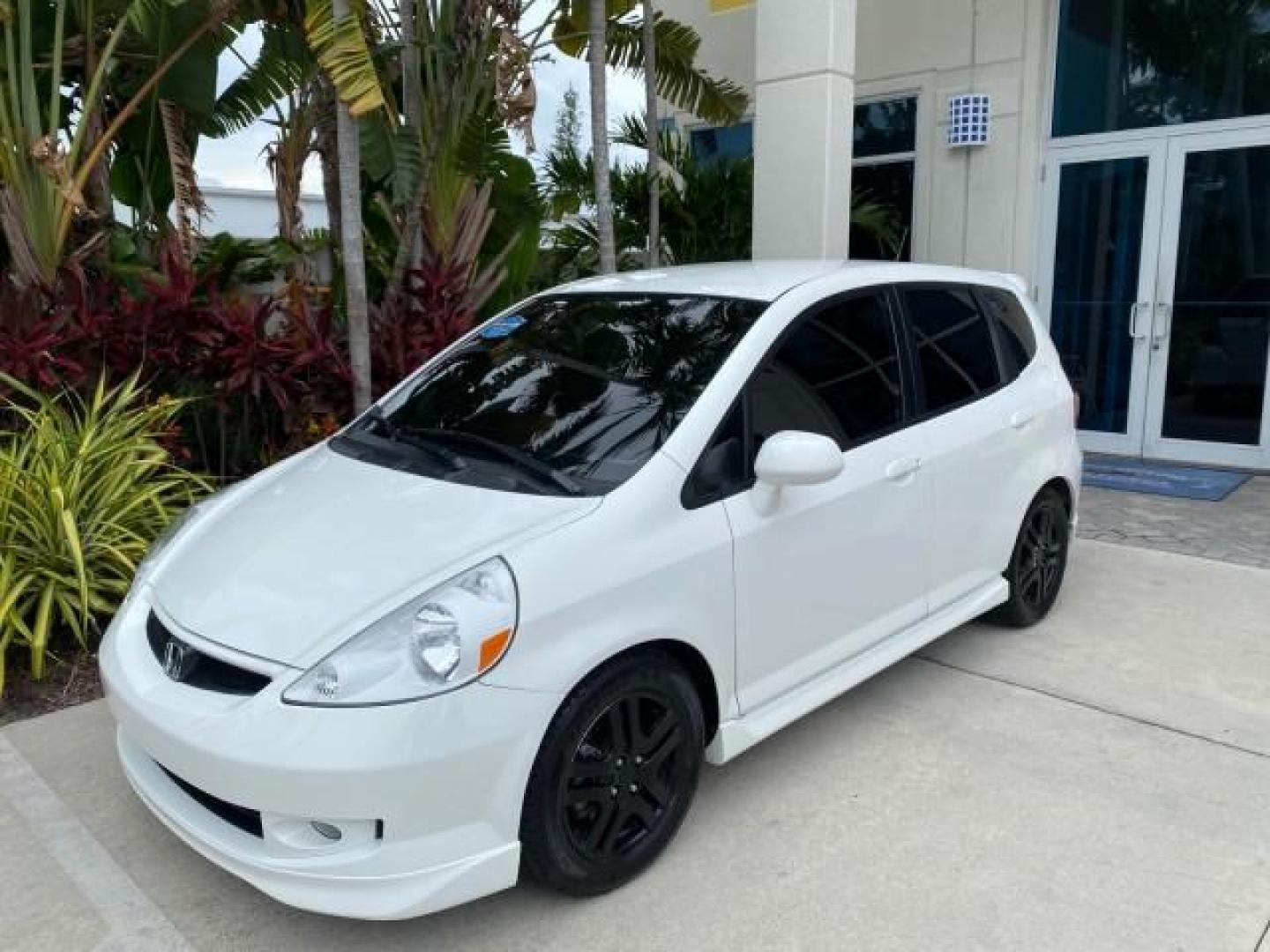 2007 Taffeta White /Black Honda Fit 37 MPG AUTO AC Sport LOW MILES 40,042 (JHMGD38687S) with an 1.5L SOHC PGM-FI 16-Valve VTEC I4 Engine engine, Automatic transmission, located at 4701 North Dixie Hwy, Pompano Beach, FL, 33064, (954) 422-2889, 26.240938, -80.123474 - OUR WEBPAGE FLORIDACARS1.COM HAS OVER 100 PHOTOS AND FREE CARFAX LINK 2007 Honda Fit Sport Hatchback 4 DR 1.5L I4 F SOHC Gasoline 37 MPG Front Wheel Drive Features ABS Brakes Air Conditioning Alloy Wheels AM/FM Stereo Automatic Transmission Auxiliary Audio Input CD Audio Cloth Seats Cruise Control O- Photo#29