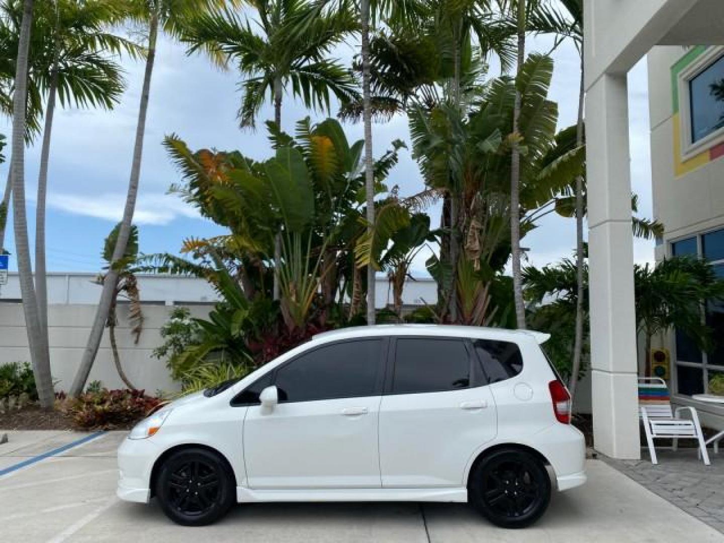 2007 Taffeta White /Black Honda Fit 37 MPG AUTO AC Sport LOW MILES 40,042 (JHMGD38687S) with an 1.5L SOHC PGM-FI 16-Valve VTEC I4 Engine engine, Automatic transmission, located at 4701 North Dixie Hwy, Pompano Beach, FL, 33064, (954) 422-2889, 26.240938, -80.123474 - OUR WEBPAGE FLORIDACARS1.COM HAS OVER 100 PHOTOS AND FREE CARFAX LINK 2007 Honda Fit Sport Hatchback 4 DR 1.5L I4 F SOHC Gasoline 37 MPG Front Wheel Drive Features ABS Brakes Air Conditioning Alloy Wheels AM/FM Stereo Automatic Transmission Auxiliary Audio Input CD Audio Cloth Seats Cruise Control O- Photo#30