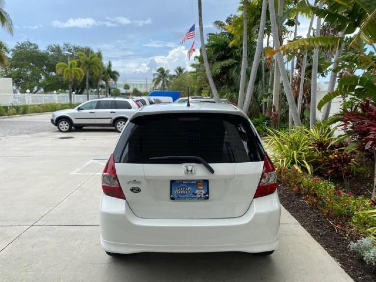 2007 Taffeta White /Black Honda Fit 37 MPG AUTO AC Sport LOW MILES 40,042 (JHMGD38687S) with an 1.5L SOHC PGM-FI 16-Valve VTEC I4 Engine engine, Automatic transmission, located at 4701 North Dixie Hwy, Pompano Beach, FL, 33064, (954) 422-2889, 26.240938, -80.123474 - OUR WEBPAGE FLORIDACARS1.COM HAS OVER 100 PHOTOS AND FREE CARFAX LINK 2007 Honda Fit Sport Hatchback 4 DR 1.5L I4 F SOHC Gasoline 37 MPG Front Wheel Drive Features ABS Brakes Air Conditioning Alloy Wheels AM/FM Stereo Automatic Transmission Auxiliary Audio Input CD Audio Cloth Seats Cruise Control O- Photo#34