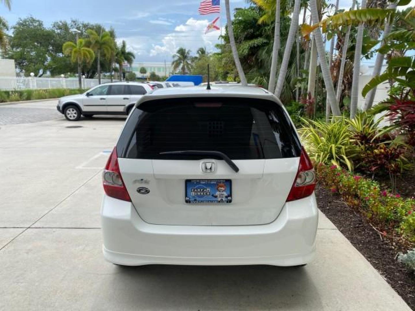 2007 Taffeta White /Black Honda Fit 37 MPG AUTO AC Sport LOW MILES 40,042 (JHMGD38687S) with an 1.5L SOHC PGM-FI 16-Valve VTEC I4 Engine engine, Automatic transmission, located at 4701 North Dixie Hwy, Pompano Beach, FL, 33064, (954) 422-2889, 26.240938, -80.123474 - OUR WEBPAGE FLORIDACARS1.COM HAS OVER 100 PHOTOS AND FREE CARFAX LINK 2007 Honda Fit Sport Hatchback 4 DR 1.5L I4 F SOHC Gasoline 37 MPG Front Wheel Drive Features ABS Brakes Air Conditioning Alloy Wheels AM/FM Stereo Automatic Transmission Auxiliary Audio Input CD Audio Cloth Seats Cruise Control O- Photo#83