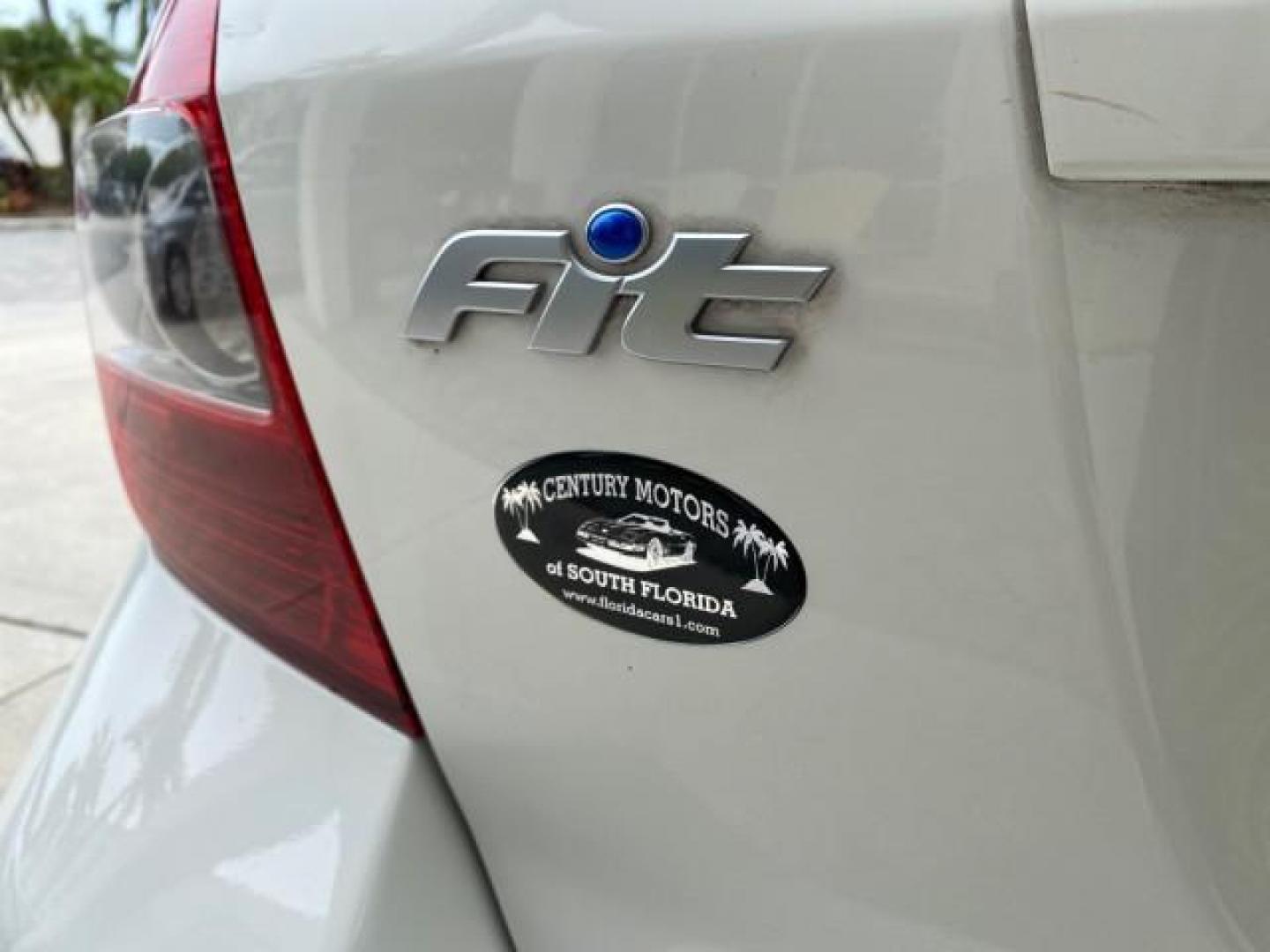 2007 Taffeta White /Black Honda Fit 37 MPG AUTO AC Sport LOW MILES 40,042 (JHMGD38687S) with an 1.5L SOHC PGM-FI 16-Valve VTEC I4 Engine engine, Automatic transmission, located at 4701 North Dixie Hwy, Pompano Beach, FL, 33064, (954) 422-2889, 26.240938, -80.123474 - OUR WEBPAGE FLORIDACARS1.COM HAS OVER 100 PHOTOS AND FREE CARFAX LINK 2007 Honda Fit Sport Hatchback 4 DR 1.5L I4 F SOHC Gasoline 37 MPG Front Wheel Drive Features ABS Brakes Air Conditioning Alloy Wheels AM/FM Stereo Automatic Transmission Auxiliary Audio Input CD Audio Cloth Seats Cruise Control O- Photo#85
