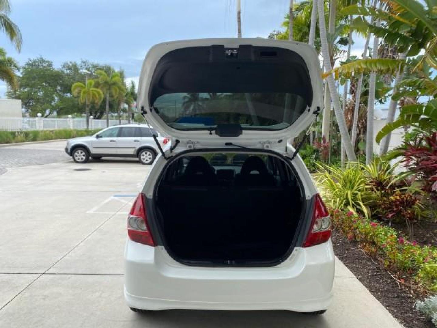 2007 Taffeta White /Black Honda Fit 37 MPG AUTO AC Sport LOW MILES 40,042 (JHMGD38687S) with an 1.5L SOHC PGM-FI 16-Valve VTEC I4 Engine engine, Automatic transmission, located at 4701 North Dixie Hwy, Pompano Beach, FL, 33064, (954) 422-2889, 26.240938, -80.123474 - OUR WEBPAGE FLORIDACARS1.COM HAS OVER 100 PHOTOS AND FREE CARFAX LINK 2007 Honda Fit Sport Hatchback 4 DR 1.5L I4 F SOHC Gasoline 37 MPG Front Wheel Drive Features ABS Brakes Air Conditioning Alloy Wheels AM/FM Stereo Automatic Transmission Auxiliary Audio Input CD Audio Cloth Seats Cruise Control O- Photo#88