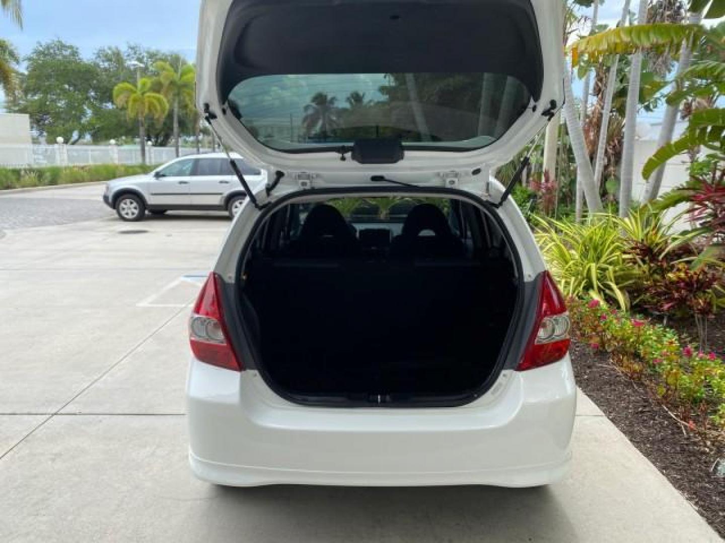 2007 Taffeta White /Black Honda Fit 37 MPG AUTO AC Sport LOW MILES 40,042 (JHMGD38687S) with an 1.5L SOHC PGM-FI 16-Valve VTEC I4 Engine engine, Automatic transmission, located at 4701 North Dixie Hwy, Pompano Beach, FL, 33064, (954) 422-2889, 26.240938, -80.123474 - OUR WEBPAGE FLORIDACARS1.COM HAS OVER 100 PHOTOS AND FREE CARFAX LINK 2007 Honda Fit Sport Hatchback 4 DR 1.5L I4 F SOHC Gasoline 37 MPG Front Wheel Drive Features ABS Brakes Air Conditioning Alloy Wheels AM/FM Stereo Automatic Transmission Auxiliary Audio Input CD Audio Cloth Seats Cruise Control O- Photo#89