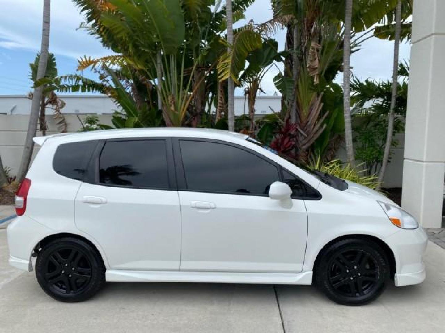 2007 Taffeta White /Black Honda Fit 37 MPG AUTO AC Sport LOW MILES 40,042 (JHMGD38687S) with an 1.5L SOHC PGM-FI 16-Valve VTEC I4 Engine engine, Automatic transmission, located at 4701 North Dixie Hwy, Pompano Beach, FL, 33064, (954) 422-2889, 26.240938, -80.123474 - OUR WEBPAGE FLORIDACARS1.COM HAS OVER 100 PHOTOS AND FREE CARFAX LINK 2007 Honda Fit Sport Hatchback 4 DR 1.5L I4 F SOHC Gasoline 37 MPG Front Wheel Drive Features ABS Brakes Air Conditioning Alloy Wheels AM/FM Stereo Automatic Transmission Auxiliary Audio Input CD Audio Cloth Seats Cruise Control O- Photo#99