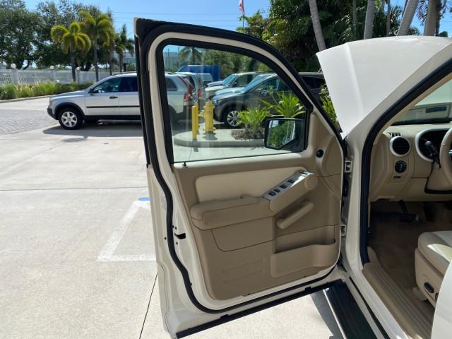 2007 Oxford White /Camel Mercury Mountaineer SUV Premier 1 OWNER (4M2EU38867U) with an 4.6L SOHC 24-Valve V8 Engine engine, Automatic transmission, located at 4701 North Dixie Hwy, Pompano Beach, FL, 33064, (954) 422-2889, 26.240938, -80.123474 - OUR WEBPAGE FLORIDACARS1.COM HAS OVER 100 PHOTOS AND FREE CARFAX LINK 2007 Mercury Mountaineer Premier 4 Door Wagon/Sport Utility 4.6L V8 F SOHC Gasoline 21 MPG Rear Wheel Drive Features ABS Brakes Air Conditioning Alloy Wheels AM/FM Stereo Audiophile Sound System Automatic Transmission Auxiliary Au- Photo#9
