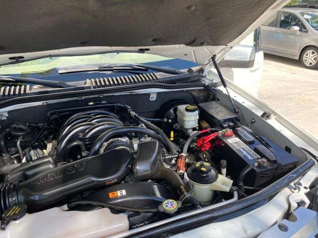 2007 Oxford White /Camel Mercury Mountaineer SUV Premier 1 OWNER (4M2EU38867U) with an 4.6L SOHC 24-Valve V8 Engine engine, Automatic transmission, located at 4701 North Dixie Hwy, Pompano Beach, FL, 33064, (954) 422-2889, 26.240938, -80.123474 - OUR WEBPAGE FLORIDACARS1.COM HAS OVER 100 PHOTOS AND FREE CARFAX LINK 2007 Mercury Mountaineer Premier 4 Door Wagon/Sport Utility 4.6L V8 F SOHC Gasoline 21 MPG Rear Wheel Drive Features ABS Brakes Air Conditioning Alloy Wheels AM/FM Stereo Audiophile Sound System Automatic Transmission Auxiliary Au- Photo#25