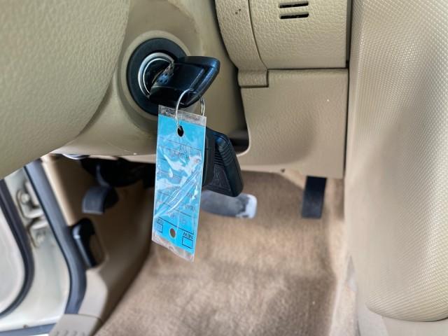 2007 Oxford White /Camel Mercury Mountaineer SUV Premier 1 OWNER (4M2EU38867U) with an 4.6L SOHC 24-Valve V8 Engine engine, Automatic transmission, located at 4701 North Dixie Hwy, Pompano Beach, FL, 33064, (954) 422-2889, 26.240938, -80.123474 - OUR WEBPAGE FLORIDACARS1.COM HAS OVER 100 PHOTOS AND FREE CARFAX LINK 2007 Mercury Mountaineer Premier 4 Door Wagon/Sport Utility 4.6L V8 F SOHC Gasoline 21 MPG Rear Wheel Drive Features ABS Brakes Air Conditioning Alloy Wheels AM/FM Stereo Audiophile Sound System Automatic Transmission Auxiliary Au- Photo#56