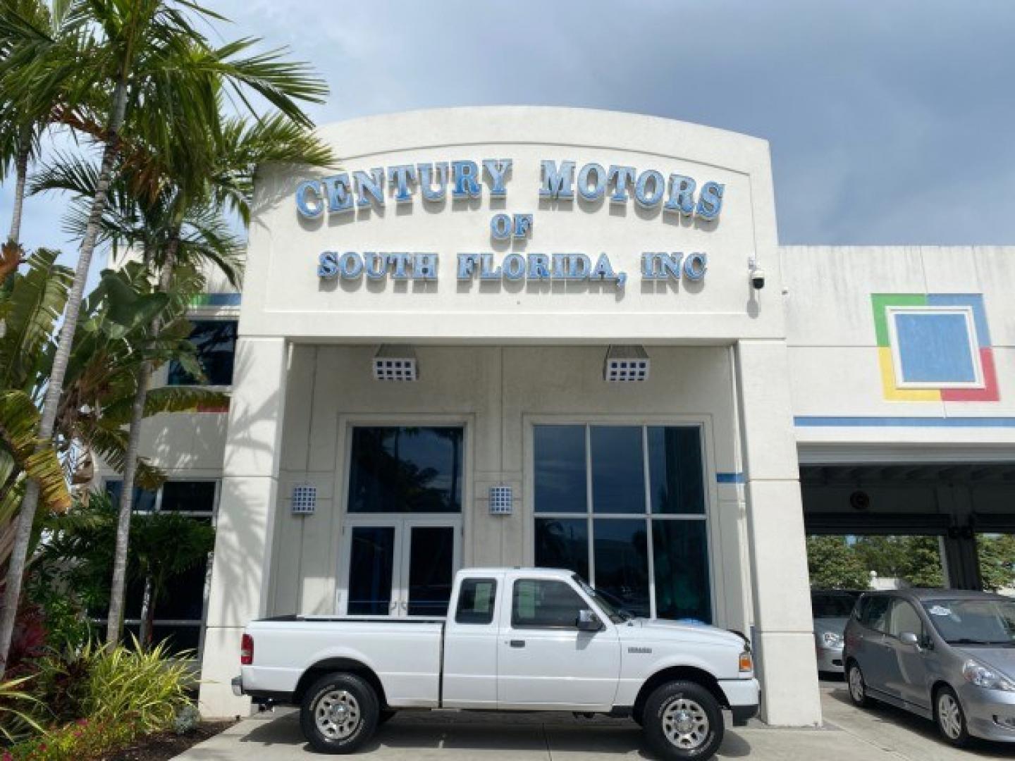 2011 Oxford White /Medium Dark Flint Ford Ranger X CAB XLT 1 OWNER FL (1FTKR1EE7BP) with an 4.0L SOHC V6 Engine engine, Automatic transmission, located at 4701 North Dixie Hwy, Pompano Beach, FL, 33064, (954) 422-2889, 26.240938, -80.123474 - OUR WEBPAGE FLORIDACARS1.COM HAS OVER 100 PHOTOS AND FREE CARFAX LINK 2011 Ford Ranger XLT 1 OWNER Club Cab Pickup 4.0L V6 F SOHC 16V Gasoline 21 MPG Rear Wheel Drive Features ABS Brakes Air Conditioning Alloy Wheels AM/FM Stereo Automatic Transmission Auxiliary Audio Input Bed Liner CD Audio Cloth- Photo#0