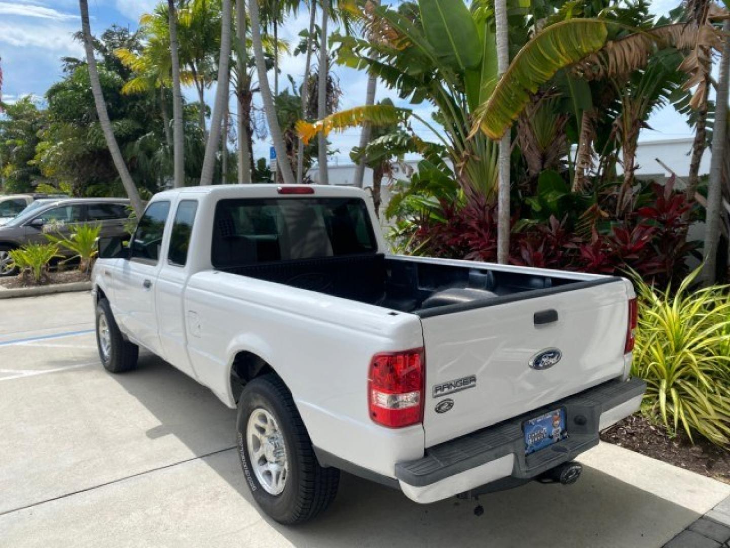 2011 Oxford White /Medium Dark Flint Ford Ranger X CAB XLT 1 OWNER FL (1FTKR1EE7BP) with an 4.0L SOHC V6 Engine engine, Automatic transmission, located at 4701 North Dixie Hwy, Pompano Beach, FL, 33064, (954) 422-2889, 26.240938, -80.123474 - OUR WEBPAGE FLORIDACARS1.COM HAS OVER 100 PHOTOS AND FREE CARFAX LINK 2011 Ford Ranger XLT 1 OWNER Club Cab Pickup 4.0L V6 F SOHC 16V Gasoline 21 MPG Rear Wheel Drive Features ABS Brakes Air Conditioning Alloy Wheels AM/FM Stereo Automatic Transmission Auxiliary Audio Input Bed Liner CD Audio Cloth- Photo#5