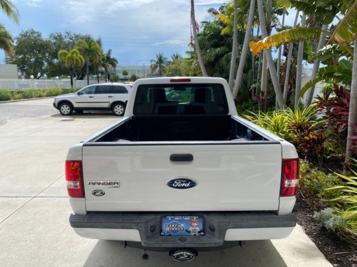 2011 Oxford White /Medium Dark Flint Ford Ranger X CAB XLT 1 OWNER FL (1FTKR1EE7BP) with an 4.0L SOHC V6 Engine engine, Automatic transmission, located at 4701 North Dixie Hwy, Pompano Beach, FL, 33064, (954) 422-2889, 26.240938, -80.123474 - OUR WEBPAGE FLORIDACARS1.COM HAS OVER 100 PHOTOS AND FREE CARFAX LINK 2011 Ford Ranger XLT 1 OWNER Club Cab Pickup 4.0L V6 F SOHC 16V Gasoline 21 MPG Rear Wheel Drive Features ABS Brakes Air Conditioning Alloy Wheels AM/FM Stereo Automatic Transmission Auxiliary Audio Input Bed Liner CD Audio Cloth- Photo#6