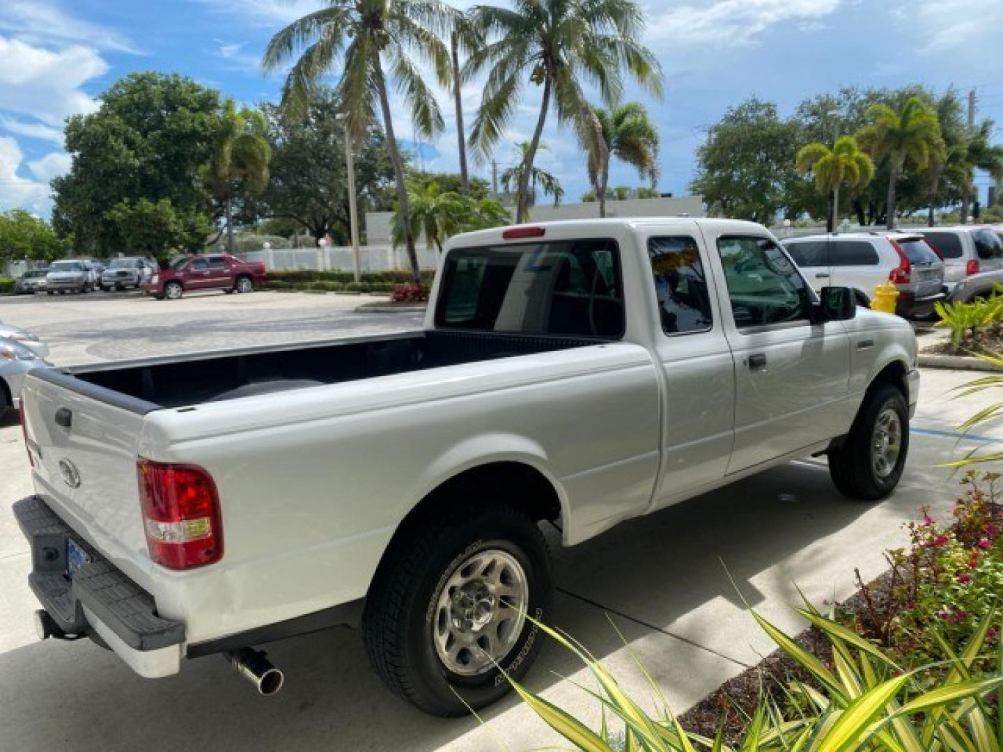 2011 Oxford White /Medium Dark Flint Ford Ranger X CAB XLT 1 OWNER FL (1FTKR1EE7BP) with an 4.0L SOHC V6 Engine engine, Automatic transmission, located at 4701 North Dixie Hwy, Pompano Beach, FL, 33064, (954) 422-2889, 26.240938, -80.123474 - OUR WEBPAGE FLORIDACARS1.COM HAS OVER 100 PHOTOS AND FREE CARFAX LINK 2011 Ford Ranger XLT 1 OWNER Club Cab Pickup 4.0L V6 F SOHC 16V Gasoline 21 MPG Rear Wheel Drive Features ABS Brakes Air Conditioning Alloy Wheels AM/FM Stereo Automatic Transmission Auxiliary Audio Input Bed Liner CD Audio Cloth- Photo#7
