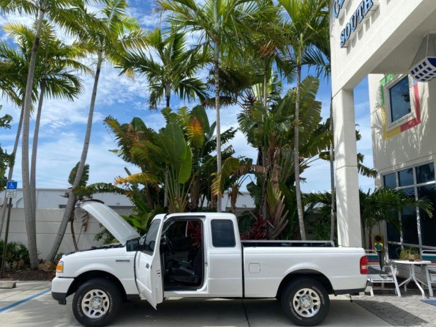 2011 Oxford White /Medium Dark Flint Ford Ranger X CAB XLT 1 OWNER FL (1FTKR1EE7BP) with an 4.0L SOHC V6 Engine engine, Automatic transmission, located at 4701 North Dixie Hwy, Pompano Beach, FL, 33064, (954) 422-2889, 26.240938, -80.123474 - OUR WEBPAGE FLORIDACARS1.COM HAS OVER 100 PHOTOS AND FREE CARFAX LINK 2011 Ford Ranger XLT 1 OWNER Club Cab Pickup 4.0L V6 F SOHC 16V Gasoline 21 MPG Rear Wheel Drive Features ABS Brakes Air Conditioning Alloy Wheels AM/FM Stereo Automatic Transmission Auxiliary Audio Input Bed Liner CD Audio Cloth- Photo#8