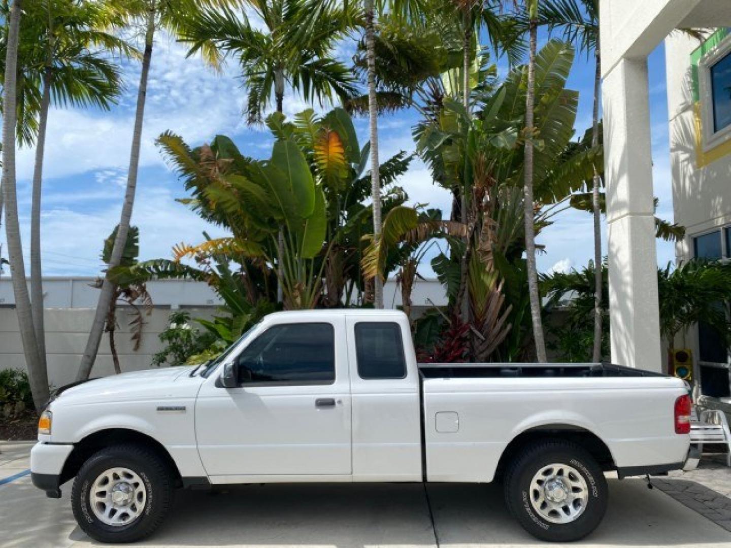2011 Oxford White /Medium Dark Flint Ford Ranger X CAB XLT 1 OWNER FL (1FTKR1EE7BP) with an 4.0L SOHC V6 Engine engine, Automatic transmission, located at 4701 North Dixie Hwy, Pompano Beach, FL, 33064, (954) 422-2889, 26.240938, -80.123474 - OUR WEBPAGE FLORIDACARS1.COM HAS OVER 100 PHOTOS AND FREE CARFAX LINK 2011 Ford Ranger XLT 1 OWNER Club Cab Pickup 4.0L V6 F SOHC 16V Gasoline 21 MPG Rear Wheel Drive Features ABS Brakes Air Conditioning Alloy Wheels AM/FM Stereo Automatic Transmission Auxiliary Audio Input Bed Liner CD Audio Cloth- Photo#31