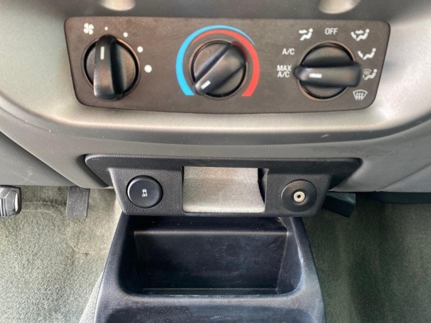 2011 Oxford White /Medium Dark Flint Ford Ranger X CAB XLT 1 OWNER FL (1FTKR1EE7BP) with an 4.0L SOHC V6 Engine engine, Automatic transmission, located at 4701 North Dixie Hwy, Pompano Beach, FL, 33064, (954) 422-2889, 26.240938, -80.123474 - OUR WEBPAGE FLORIDACARS1.COM HAS OVER 100 PHOTOS AND FREE CARFAX LINK 2011 Ford Ranger XLT 1 OWNER Club Cab Pickup 4.0L V6 F SOHC 16V Gasoline 21 MPG Rear Wheel Drive Features ABS Brakes Air Conditioning Alloy Wheels AM/FM Stereo Automatic Transmission Auxiliary Audio Input Bed Liner CD Audio Cloth- Photo#63
