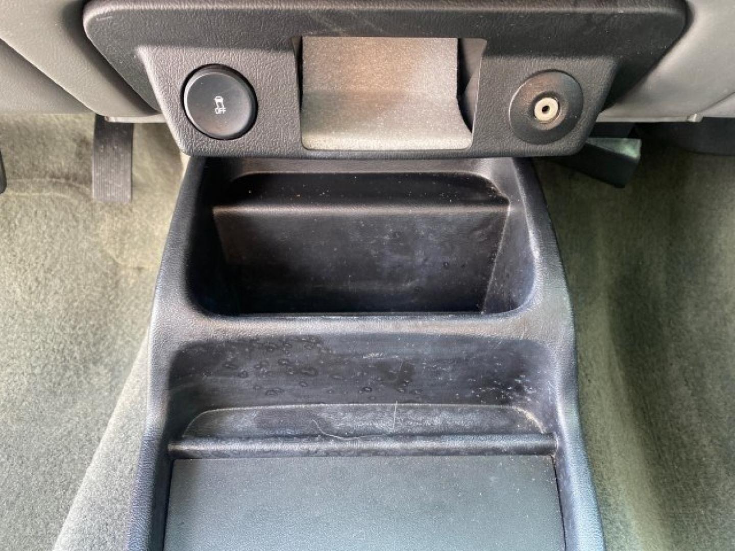 2011 Oxford White /Medium Dark Flint Ford Ranger X CAB XLT 1 OWNER FL (1FTKR1EE7BP) with an 4.0L SOHC V6 Engine engine, Automatic transmission, located at 4701 North Dixie Hwy, Pompano Beach, FL, 33064, (954) 422-2889, 26.240938, -80.123474 - OUR WEBPAGE FLORIDACARS1.COM HAS OVER 100 PHOTOS AND FREE CARFAX LINK 2011 Ford Ranger XLT 1 OWNER Club Cab Pickup 4.0L V6 F SOHC 16V Gasoline 21 MPG Rear Wheel Drive Features ABS Brakes Air Conditioning Alloy Wheels AM/FM Stereo Automatic Transmission Auxiliary Audio Input Bed Liner CD Audio Cloth- Photo#64