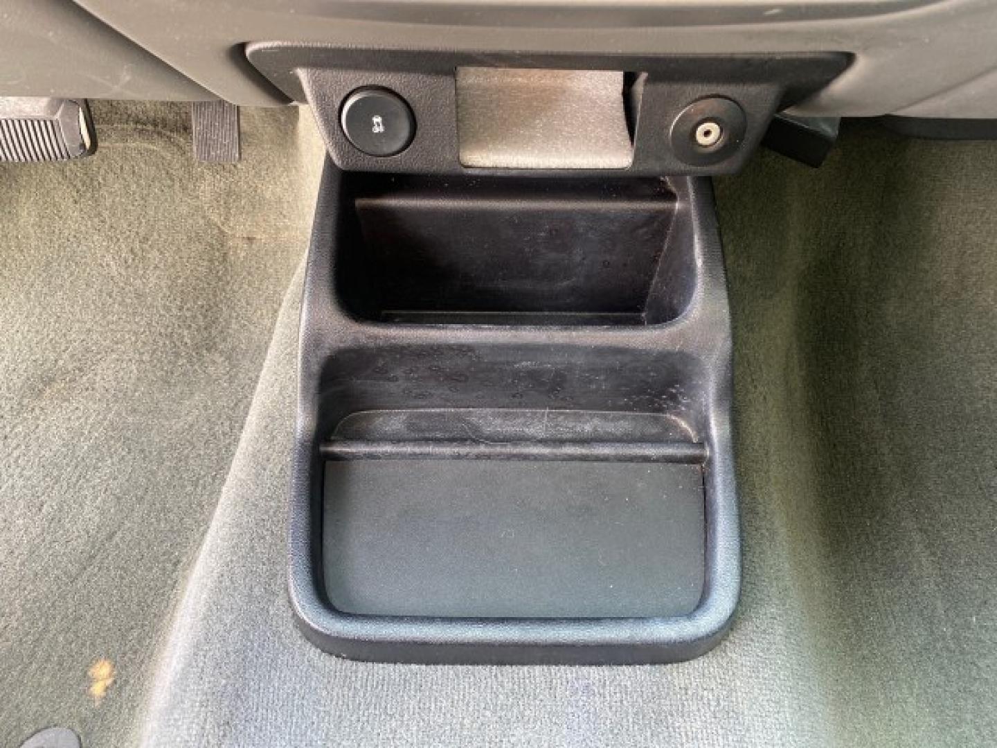 2011 Oxford White /Medium Dark Flint Ford Ranger X CAB XLT 1 OWNER FL (1FTKR1EE7BP) with an 4.0L SOHC V6 Engine engine, Automatic transmission, located at 4701 North Dixie Hwy, Pompano Beach, FL, 33064, (954) 422-2889, 26.240938, -80.123474 - OUR WEBPAGE FLORIDACARS1.COM HAS OVER 100 PHOTOS AND FREE CARFAX LINK 2011 Ford Ranger XLT 1 OWNER Club Cab Pickup 4.0L V6 F SOHC 16V Gasoline 21 MPG Rear Wheel Drive Features ABS Brakes Air Conditioning Alloy Wheels AM/FM Stereo Automatic Transmission Auxiliary Audio Input Bed Liner CD Audio Cloth- Photo#65