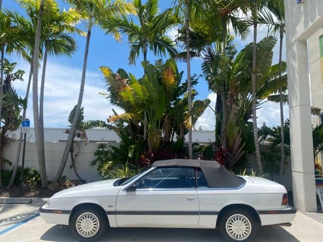 1993 White /Black Chrysler Lebaron CONV LX LOW MILES 26,305 (1C3XU5532PF) with an 3.0L SMFI 6-Cyl Engine engine, Automatic transmission, located at 4701 North Dixie Hwy, Pompano Beach, FL, 33064, (954) 422-2889, 26.240938, -80.123474 - OUR WEBPAGE FLORIDACARS1.COM HAS OVER 100 PHOTOS AND FREE CARFAX LINK 1993 Chrysler LeBaron Convertible 3.0L V6 F SOHC 12V Gasoline Front Wheel Drive Features ABS Brakes Air Conditioning Alloy Wheels AM/FM Stereo Automatic Transmission Cassette Player Cruise Control Leather Seats Power Locks Power S- Photo#4