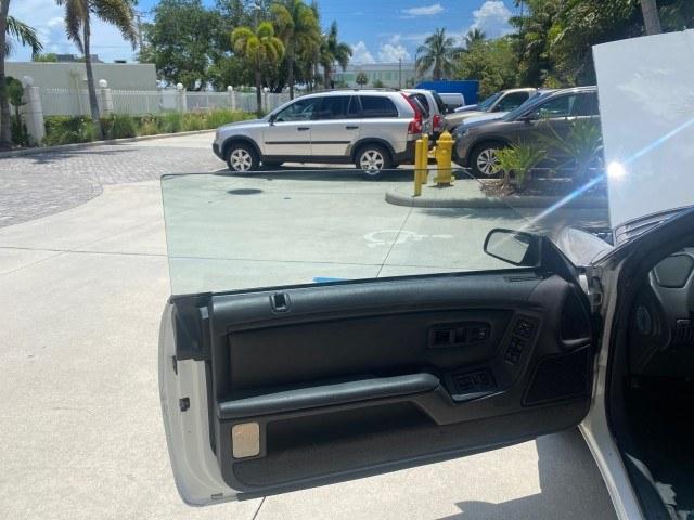 1993 White /Black Chrysler Lebaron CONV LX LOW MILES 26,305 (1C3XU5532PF) with an 3.0L SMFI 6-Cyl Engine engine, Automatic transmission, located at 4701 North Dixie Hwy, Pompano Beach, FL, 33064, (954) 422-2889, 26.240938, -80.123474 - OUR WEBPAGE FLORIDACARS1.COM HAS OVER 100 PHOTOS AND FREE CARFAX LINK 1993 Chrysler LeBaron Convertible 3.0L V6 F SOHC 12V Gasoline Front Wheel Drive Features ABS Brakes Air Conditioning Alloy Wheels AM/FM Stereo Automatic Transmission Cassette Player Cruise Control Leather Seats Power Locks Power S- Photo#9