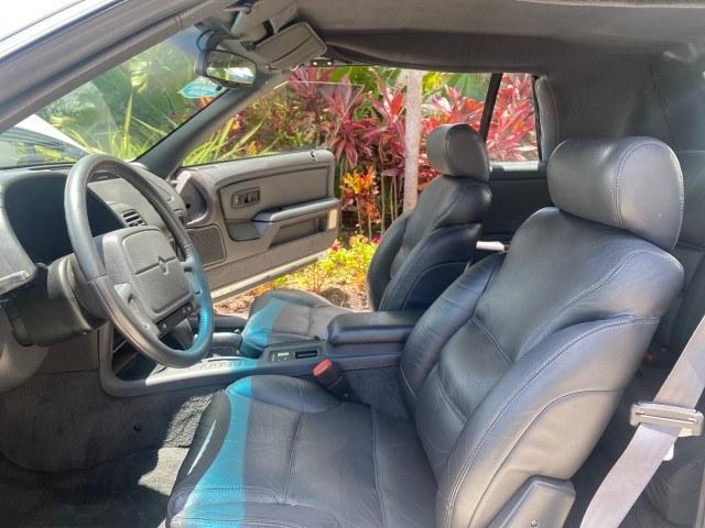 1993 White /Black Chrysler Lebaron CONV LX LOW MILES 26,305 (1C3XU5532PF) with an 3.0L SMFI 6-Cyl Engine engine, Automatic transmission, located at 4701 North Dixie Hwy, Pompano Beach, FL, 33064, (954) 422-2889, 26.240938, -80.123474 - OUR WEBPAGE FLORIDACARS1.COM HAS OVER 100 PHOTOS AND FREE CARFAX LINK 1993 Chrysler LeBaron Convertible 3.0L V6 F SOHC 12V Gasoline Front Wheel Drive Features ABS Brakes Air Conditioning Alloy Wheels AM/FM Stereo Automatic Transmission Cassette Player Cruise Control Leather Seats Power Locks Power S- Photo#10