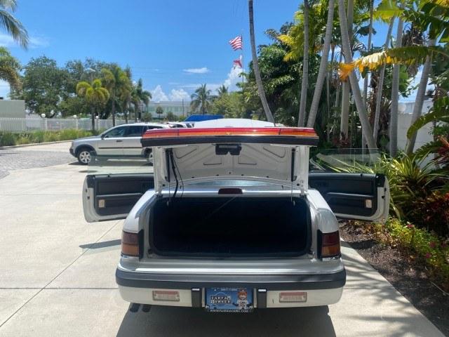 1993 White /Black Chrysler Lebaron CONV LX LOW MILES 26,305 (1C3XU5532PF) with an 3.0L SMFI 6-Cyl Engine engine, Automatic transmission, located at 4701 North Dixie Hwy, Pompano Beach, FL, 33064, (954) 422-2889, 26.240938, -80.123474 - OUR WEBPAGE FLORIDACARS1.COM HAS OVER 100 PHOTOS AND FREE CARFAX LINK 1993 Chrysler LeBaron Convertible 3.0L V6 F SOHC 12V Gasoline Front Wheel Drive Features ABS Brakes Air Conditioning Alloy Wheels AM/FM Stereo Automatic Transmission Cassette Player Cruise Control Leather Seats Power Locks Power S- Photo#15