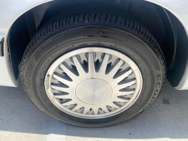 1993 White /Black Chrysler Lebaron CONV LX LOW MILES 26,305 (1C3XU5532PF) with an 3.0L SMFI 6-Cyl Engine engine, Automatic transmission, located at 4701 North Dixie Hwy, Pompano Beach, FL, 33064, (954) 422-2889, 26.240938, -80.123474 - OUR WEBPAGE FLORIDACARS1.COM HAS OVER 100 PHOTOS AND FREE CARFAX LINK 1993 Chrysler LeBaron Convertible 3.0L V6 F SOHC 12V Gasoline Front Wheel Drive Features ABS Brakes Air Conditioning Alloy Wheels AM/FM Stereo Automatic Transmission Cassette Player Cruise Control Leather Seats Power Locks Power S- Photo#19