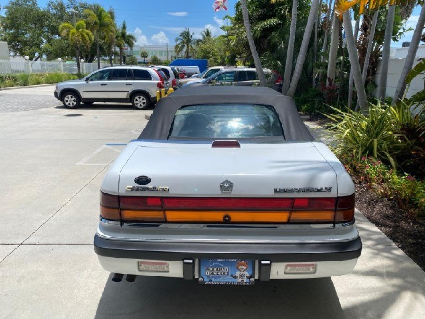 1993 White /Black Chrysler Lebaron CONV LX LOW MILES 26,305 (1C3XU5532PF) with an 3.0L SMFI 6-Cyl Engine engine, Automatic transmission, located at 4701 North Dixie Hwy, Pompano Beach, FL, 33064, (954) 422-2889, 26.240938, -80.123474 - OUR WEBPAGE FLORIDACARS1.COM HAS OVER 100 PHOTOS AND FREE CARFAX LINK 1993 Chrysler LeBaron Convertible 3.0L V6 F SOHC 12V Gasoline Front Wheel Drive Features ABS Brakes Air Conditioning Alloy Wheels AM/FM Stereo Automatic Transmission Cassette Player Cruise Control Leather Seats Power Locks Power S- Photo#35