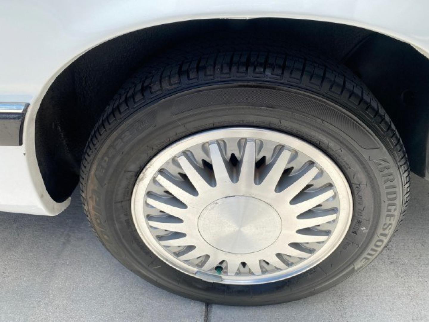 1993 White /Black Chrysler Lebaron CONV LX LOW MILES 26,305 (1C3XU5532PF) with an 3.0L SMFI 6-Cyl Engine engine, Automatic transmission, located at 4701 North Dixie Hwy, Pompano Beach, FL, 33064, (954) 422-2889, 26.240938, -80.123474 - OUR WEBPAGE FLORIDACARS1.COM HAS OVER 100 PHOTOS AND FREE CARFAX LINK 1993 Chrysler LeBaron Convertible 3.0L V6 F SOHC 12V Gasoline Front Wheel Drive Features ABS Brakes Air Conditioning Alloy Wheels AM/FM Stereo Automatic Transmission Cassette Player Cruise Control Leather Seats Power Locks Power S- Photo#73