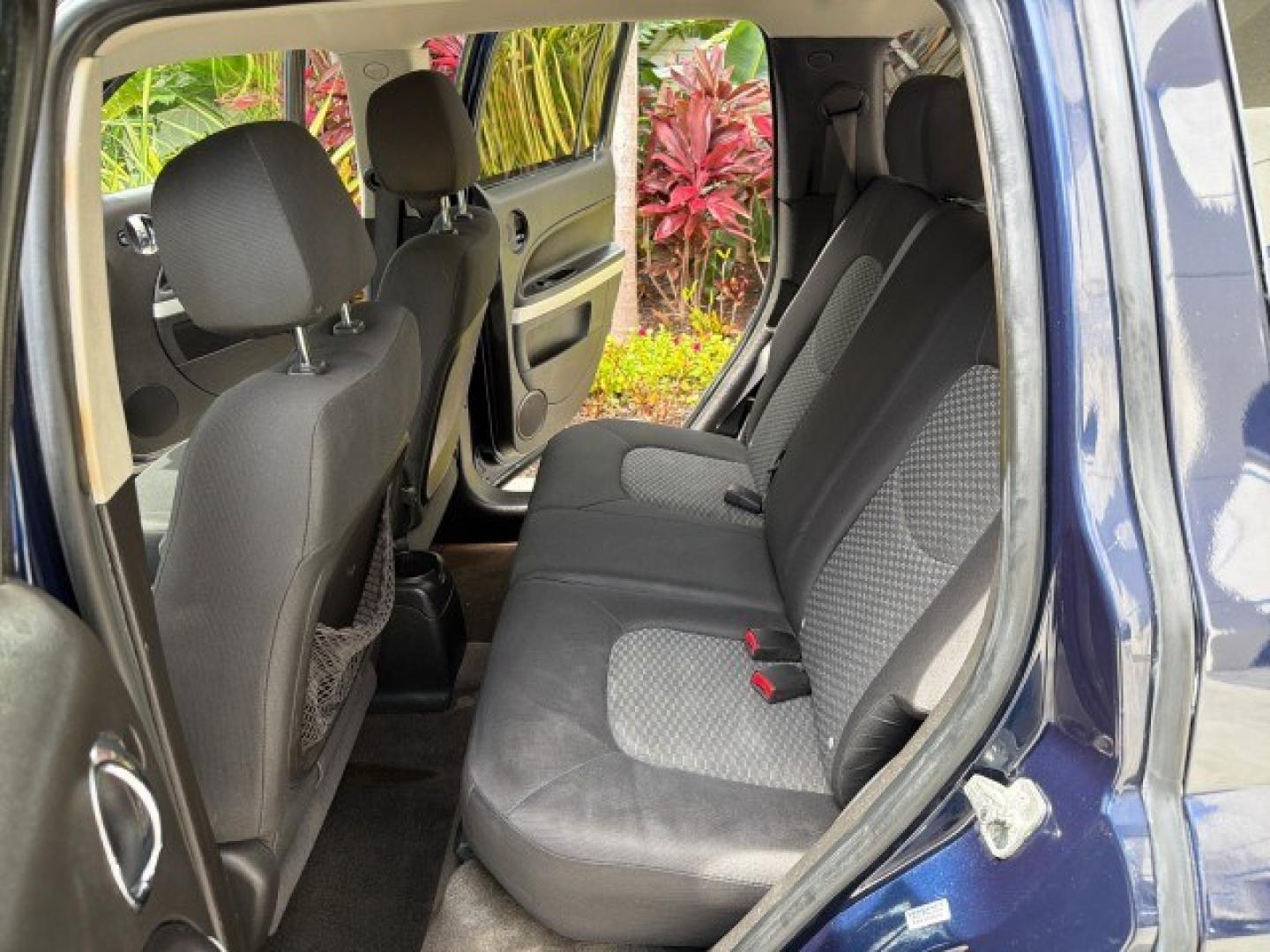2010 Imperial Blue Metallic /Ebony Chevrolet HHR LS LOW MILES 35,304 1 OWNER (3GNBAADB7AS) with an Ecotec 2.2L VVT DOHC 4-Cyl SFI E85 Engine engine, Automatic transmission, located at 4701 North Dixie Hwy, Pompano Beach, FL, 33064, (954) 422-2889, 26.240938, -80.123474 - OUR WEBPAGE FLORIDACARS1.COM HAS OVER 100 PHOTOS AND FREE CARFAX LINK 2010 Chevrolet HHR LS 1 OWNER 4 Door Wagon/Sport Utility 2.2L I4 F DOHC 16V Flex Fuel 32 MPG Front Wheel Drive Features ABS Brakes Air Conditioning AM/FM Stereo Automatic Transmission Auxiliary Audio Input CD Audio Cloth Seats Cru- Photo#11