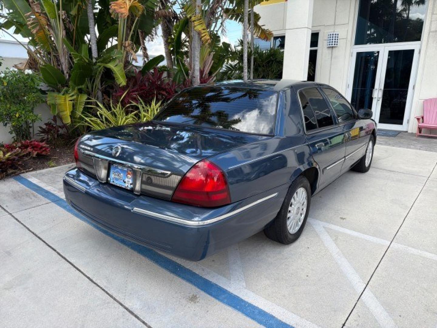 2007 Norsea Blue Pearl Metallic /Light Camel Mercury Grand Marquis LS LOW MILES 52,607 1 OWNER (2MEHM75V17X) with an 4.6L SOHC FFV V8 Engine engine, Automatic transmission, located at 4701 North Dixie Hwy, Pompano Beach, FL, 33064, (954) 422-2889, 26.240938, -80.123474 - OUR WEBPAGE FLORIDACARS1.COM HAS OVER 100 PHOTOS AND FREE CARFAX LINK 2007 Mercury Grand Marquis LS Sedan 4 DR 4.6L V8 F SOHC Flex Fuel 25 MPG Rear Wheel Drive Features ABS Brakes Air Conditioning Alloy Wheels AM/FM Stereo Automatic Transmission CD Audio Cruise Control Flex Fuel Vehicle Leather Seat- Photo#5