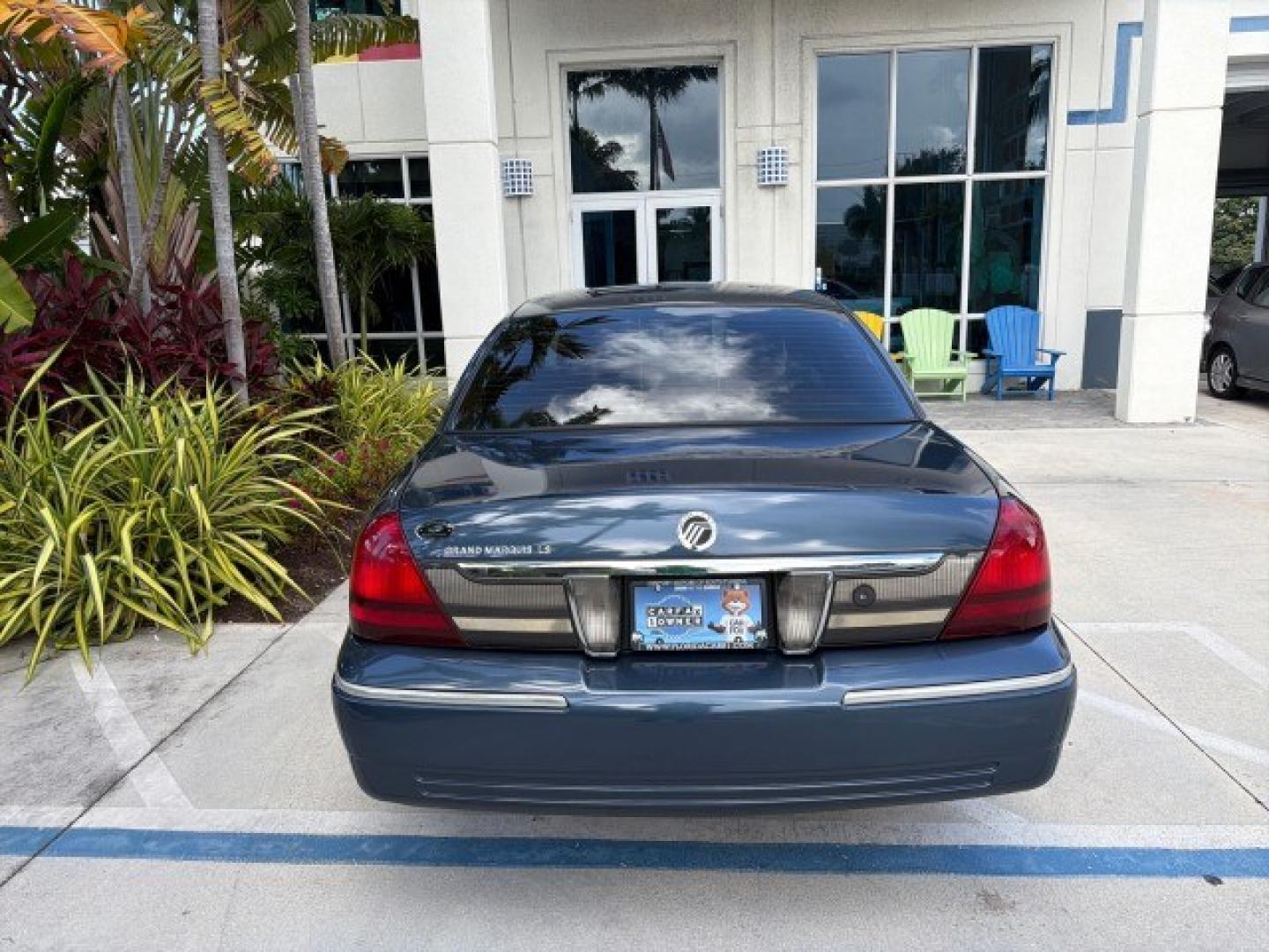 2007 Norsea Blue Pearl Metallic /Light Camel Mercury Grand Marquis LS LOW MILES 52,607 1 OWNER (2MEHM75V17X) with an 4.6L SOHC FFV V8 Engine engine, Automatic transmission, located at 4701 North Dixie Hwy, Pompano Beach, FL, 33064, (954) 422-2889, 26.240938, -80.123474 - OUR WEBPAGE FLORIDACARS1.COM HAS OVER 100 PHOTOS AND FREE CARFAX LINK 2007 Mercury Grand Marquis LS Sedan 4 DR 4.6L V8 F SOHC Flex Fuel 25 MPG Rear Wheel Drive Features ABS Brakes Air Conditioning Alloy Wheels AM/FM Stereo Automatic Transmission CD Audio Cruise Control Flex Fuel Vehicle Leather Seat- Photo#6