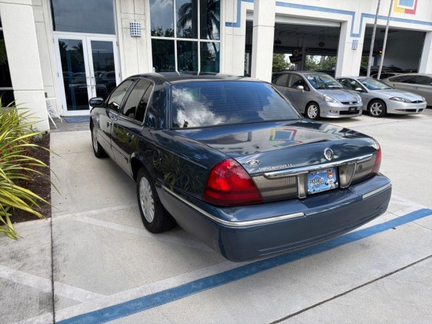 2007 Norsea Blue Pearl Metallic /Light Camel Mercury Grand Marquis LS LOW MILES 52,607 1 OWNER (2MEHM75V17X) with an 4.6L SOHC FFV V8 Engine engine, Automatic transmission, located at 4701 North Dixie Hwy, Pompano Beach, FL, 33064, (954) 422-2889, 26.240938, -80.123474 - OUR WEBPAGE FLORIDACARS1.COM HAS OVER 100 PHOTOS AND FREE CARFAX LINK 2007 Mercury Grand Marquis LS Sedan 4 DR 4.6L V8 F SOHC Flex Fuel 25 MPG Rear Wheel Drive Features ABS Brakes Air Conditioning Alloy Wheels AM/FM Stereo Automatic Transmission CD Audio Cruise Control Flex Fuel Vehicle Leather Seat- Photo#7
