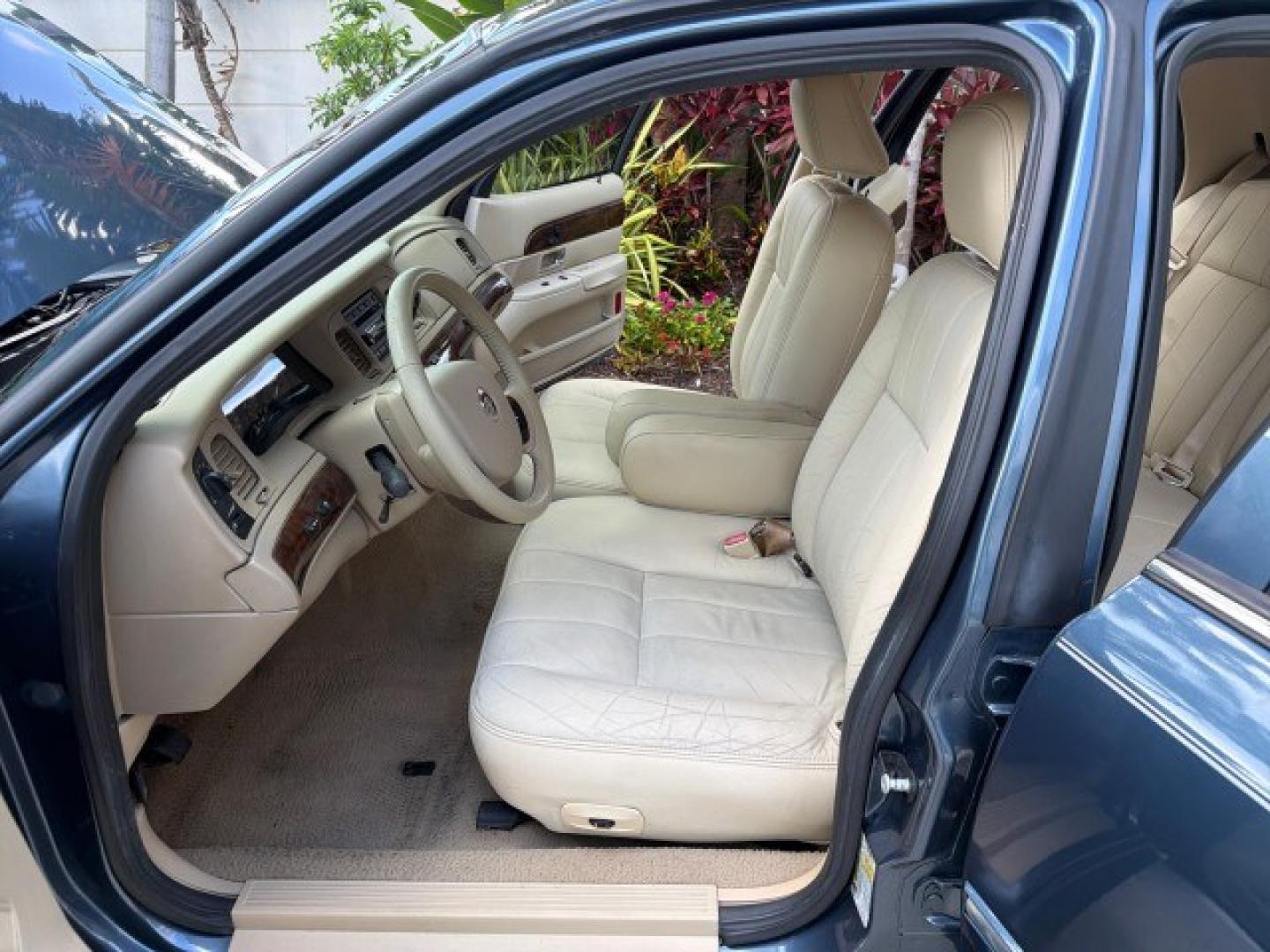2007 Norsea Blue Pearl Metallic /Light Camel Mercury Grand Marquis LS LOW MILES 52,607 1 OWNER (2MEHM75V17X) with an 4.6L SOHC FFV V8 Engine engine, Automatic transmission, located at 4701 North Dixie Hwy, Pompano Beach, FL, 33064, (954) 422-2889, 26.240938, -80.123474 - OUR WEBPAGE FLORIDACARS1.COM HAS OVER 100 PHOTOS AND FREE CARFAX LINK 2007 Mercury Grand Marquis LS Sedan 4 DR 4.6L V8 F SOHC Flex Fuel 25 MPG Rear Wheel Drive Features ABS Brakes Air Conditioning Alloy Wheels AM/FM Stereo Automatic Transmission CD Audio Cruise Control Flex Fuel Vehicle Leather Seat- Photo#11