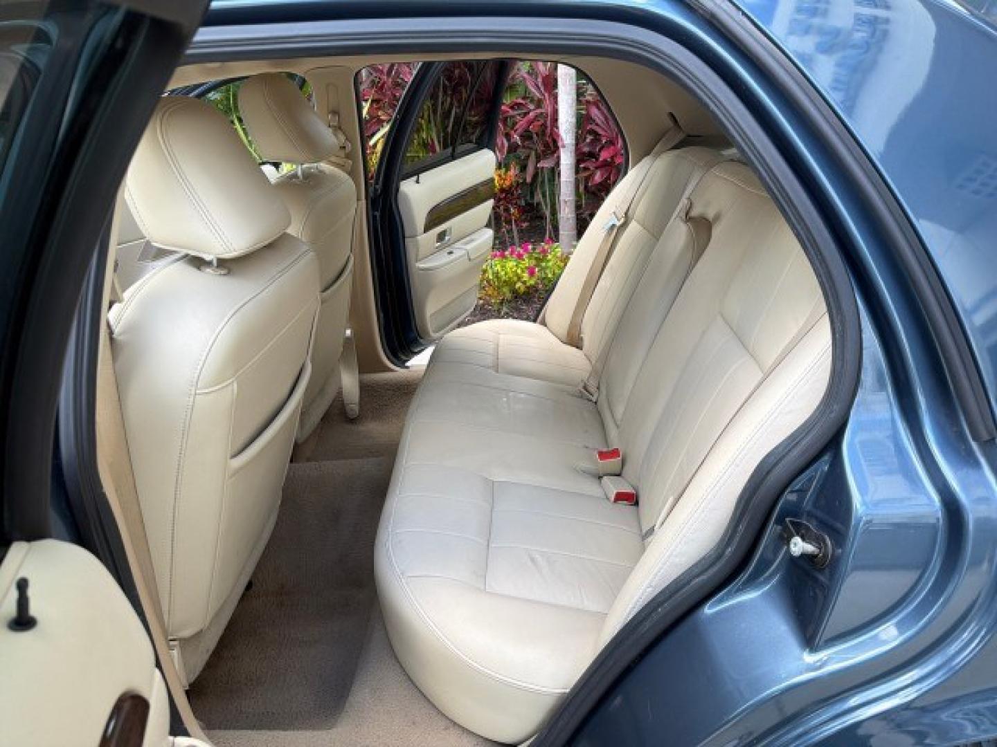 2007 Norsea Blue Pearl Metallic /Light Camel Mercury Grand Marquis LS LOW MILES 52,607 1 OWNER (2MEHM75V17X) with an 4.6L SOHC FFV V8 Engine engine, Automatic transmission, located at 4701 North Dixie Hwy, Pompano Beach, FL, 33064, (954) 422-2889, 26.240938, -80.123474 - OUR WEBPAGE FLORIDACARS1.COM HAS OVER 100 PHOTOS AND FREE CARFAX LINK 2007 Mercury Grand Marquis LS Sedan 4 DR 4.6L V8 F SOHC Flex Fuel 25 MPG Rear Wheel Drive Features ABS Brakes Air Conditioning Alloy Wheels AM/FM Stereo Automatic Transmission CD Audio Cruise Control Flex Fuel Vehicle Leather Seat- Photo#13