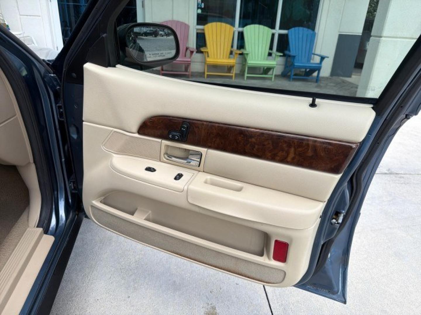 2007 Norsea Blue Pearl Metallic /Light Camel Mercury Grand Marquis LS LOW MILES 52,607 1 OWNER (2MEHM75V17X) with an 4.6L SOHC FFV V8 Engine engine, Automatic transmission, located at 4701 North Dixie Hwy, Pompano Beach, FL, 33064, (954) 422-2889, 26.240938, -80.123474 - OUR WEBPAGE FLORIDACARS1.COM HAS OVER 100 PHOTOS AND FREE CARFAX LINK 2007 Mercury Grand Marquis LS Sedan 4 DR 4.6L V8 F SOHC Flex Fuel 25 MPG Rear Wheel Drive Features ABS Brakes Air Conditioning Alloy Wheels AM/FM Stereo Automatic Transmission CD Audio Cruise Control Flex Fuel Vehicle Leather Seat- Photo#16