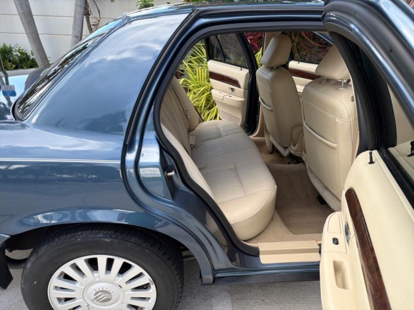 2007 Norsea Blue Pearl Metallic /Light Camel Mercury Grand Marquis LS LOW MILES 52,607 1 OWNER (2MEHM75V17X) with an 4.6L SOHC FFV V8 Engine engine, Automatic transmission, located at 4701 North Dixie Hwy, Pompano Beach, FL, 33064, (954) 422-2889, 26.240938, -80.123474 - OUR WEBPAGE FLORIDACARS1.COM HAS OVER 100 PHOTOS AND FREE CARFAX LINK 2007 Mercury Grand Marquis LS Sedan 4 DR 4.6L V8 F SOHC Flex Fuel 25 MPG Rear Wheel Drive Features ABS Brakes Air Conditioning Alloy Wheels AM/FM Stereo Automatic Transmission CD Audio Cruise Control Flex Fuel Vehicle Leather Seat- Photo#17