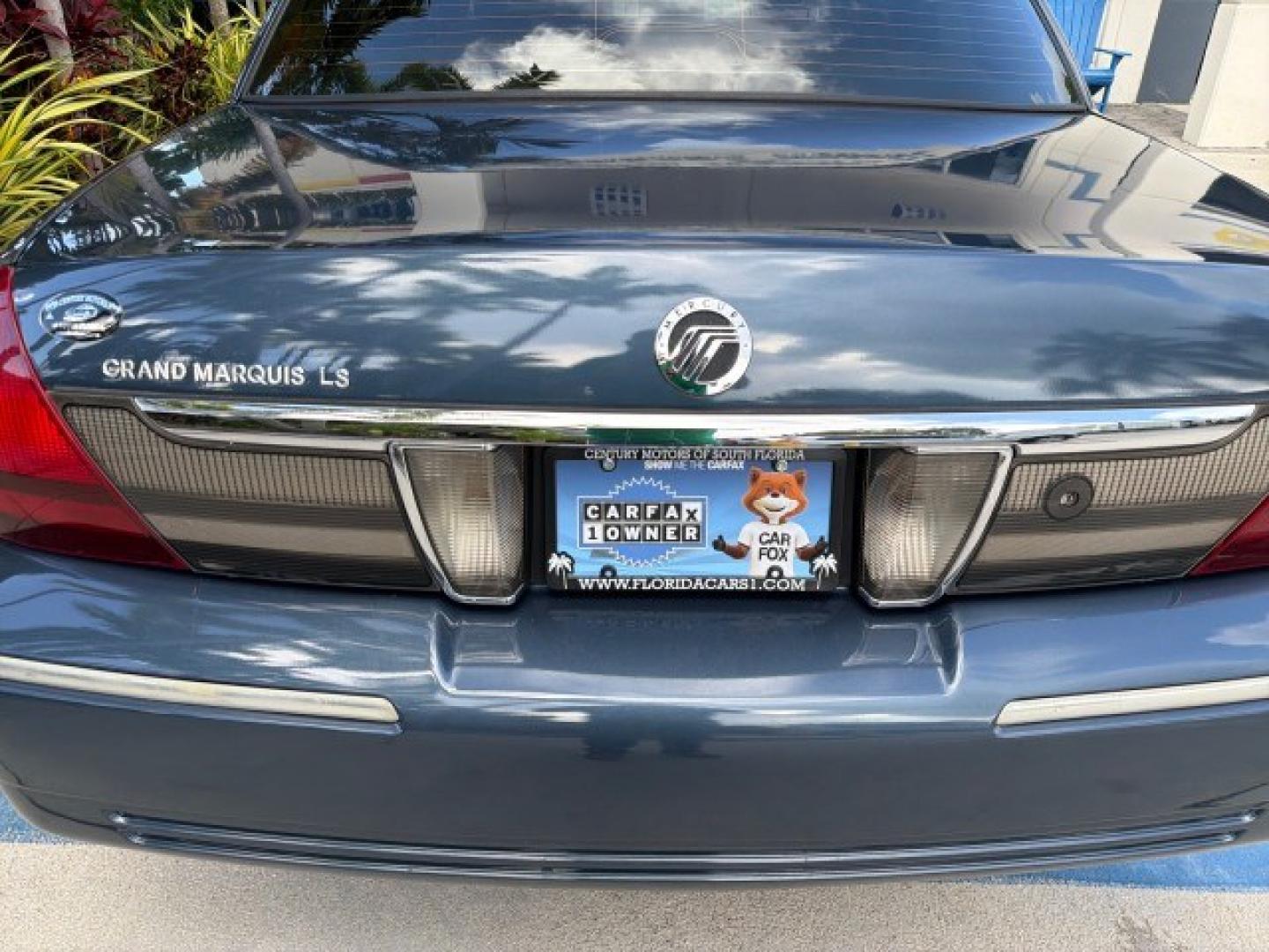 2007 Norsea Blue Pearl Metallic /Light Camel Mercury Grand Marquis LS LOW MILES 52,607 1 OWNER (2MEHM75V17X) with an 4.6L SOHC FFV V8 Engine engine, Automatic transmission, located at 4701 North Dixie Hwy, Pompano Beach, FL, 33064, (954) 422-2889, 26.240938, -80.123474 - OUR WEBPAGE FLORIDACARS1.COM HAS OVER 100 PHOTOS AND FREE CARFAX LINK 2007 Mercury Grand Marquis LS Sedan 4 DR 4.6L V8 F SOHC Flex Fuel 25 MPG Rear Wheel Drive Features ABS Brakes Air Conditioning Alloy Wheels AM/FM Stereo Automatic Transmission CD Audio Cruise Control Flex Fuel Vehicle Leather Seat- Photo#33