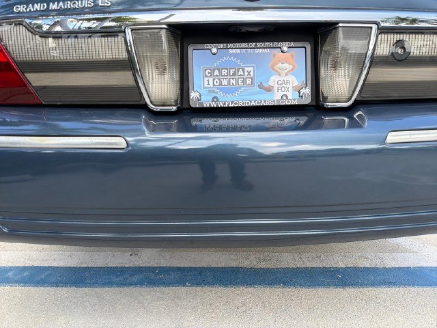 2007 Norsea Blue Pearl Metallic /Light Camel Mercury Grand Marquis LS LOW MILES 52,607 1 OWNER (2MEHM75V17X) with an 4.6L SOHC FFV V8 Engine engine, Automatic transmission, located at 4701 North Dixie Hwy, Pompano Beach, FL, 33064, (954) 422-2889, 26.240938, -80.123474 - OUR WEBPAGE FLORIDACARS1.COM HAS OVER 100 PHOTOS AND FREE CARFAX LINK 2007 Mercury Grand Marquis LS Sedan 4 DR 4.6L V8 F SOHC Flex Fuel 25 MPG Rear Wheel Drive Features ABS Brakes Air Conditioning Alloy Wheels AM/FM Stereo Automatic Transmission CD Audio Cruise Control Flex Fuel Vehicle Leather Seat- Photo#34